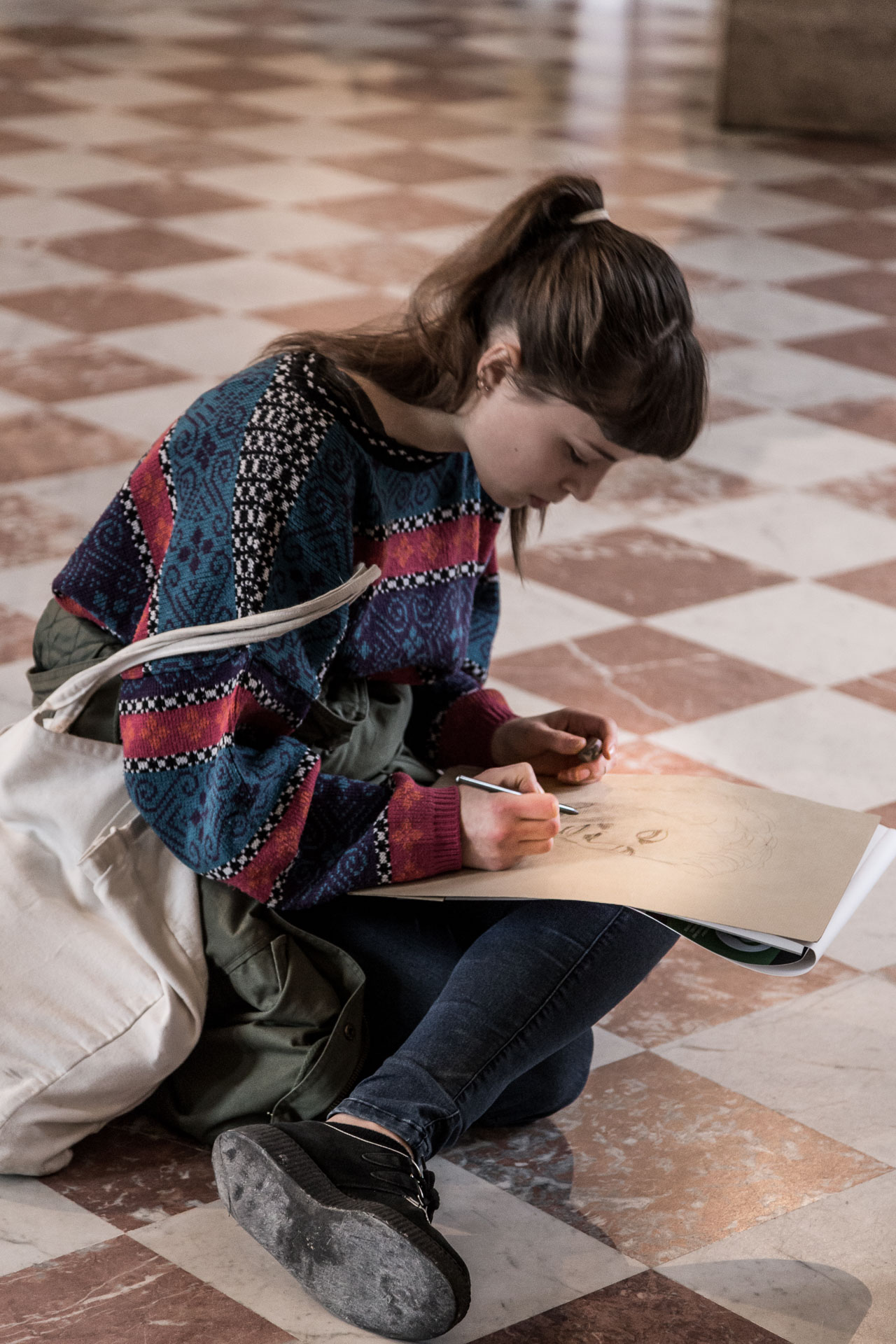 Louvre statues in Paris painted by a girl