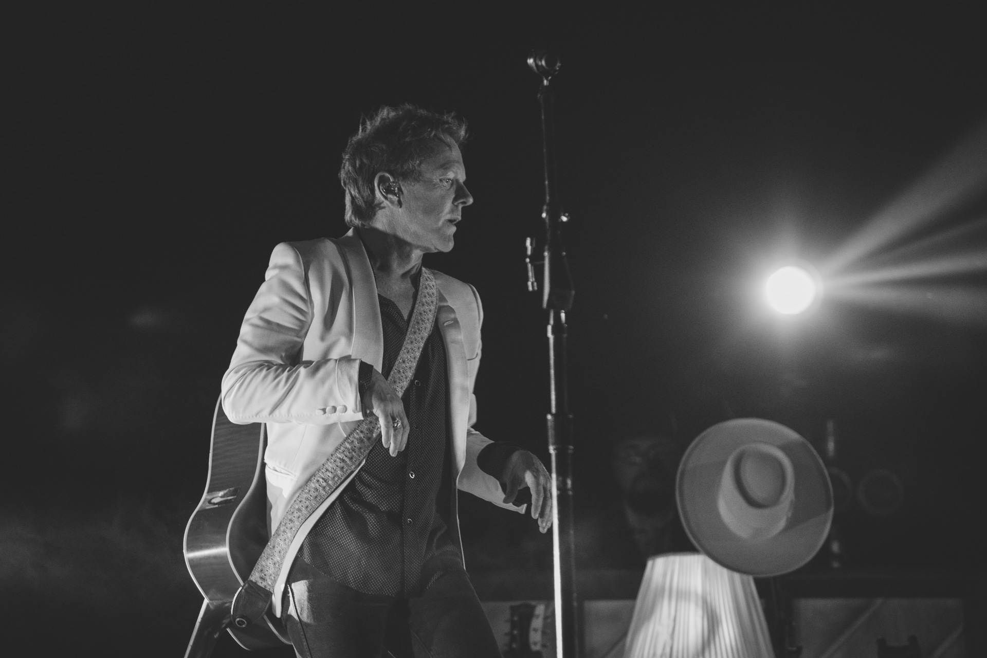 Kiefer Sutterland in concerto al Blue Lakes Festival di San Cristoforo al Lago