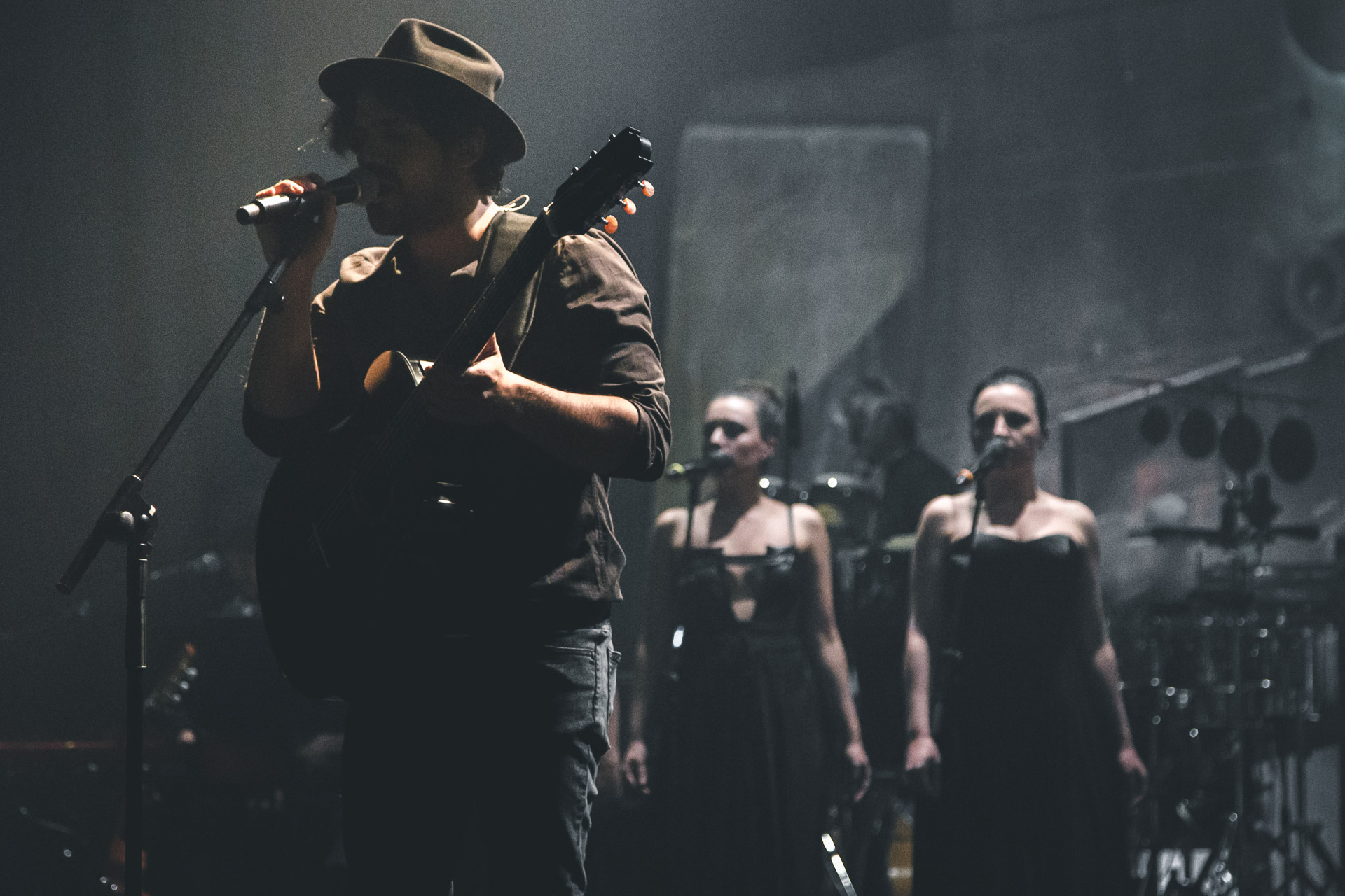 Alessandro Mannarino in concerto al Palameeting di Riva del Garda Apriti Cielo Tour