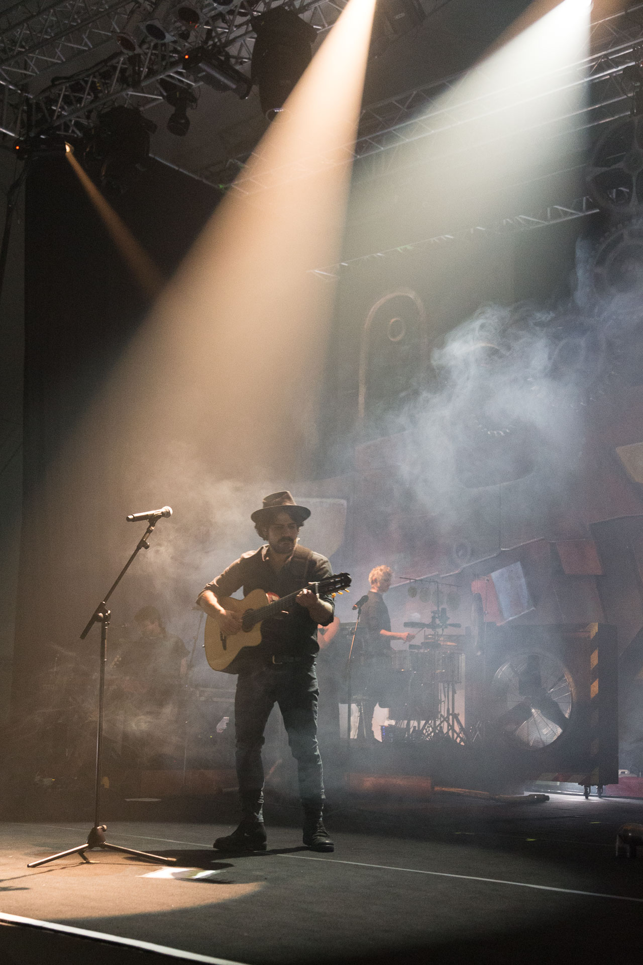 Alessandro Mannarino in concerto al Palameeting di Riva del Garda Apriti Cielo Tour