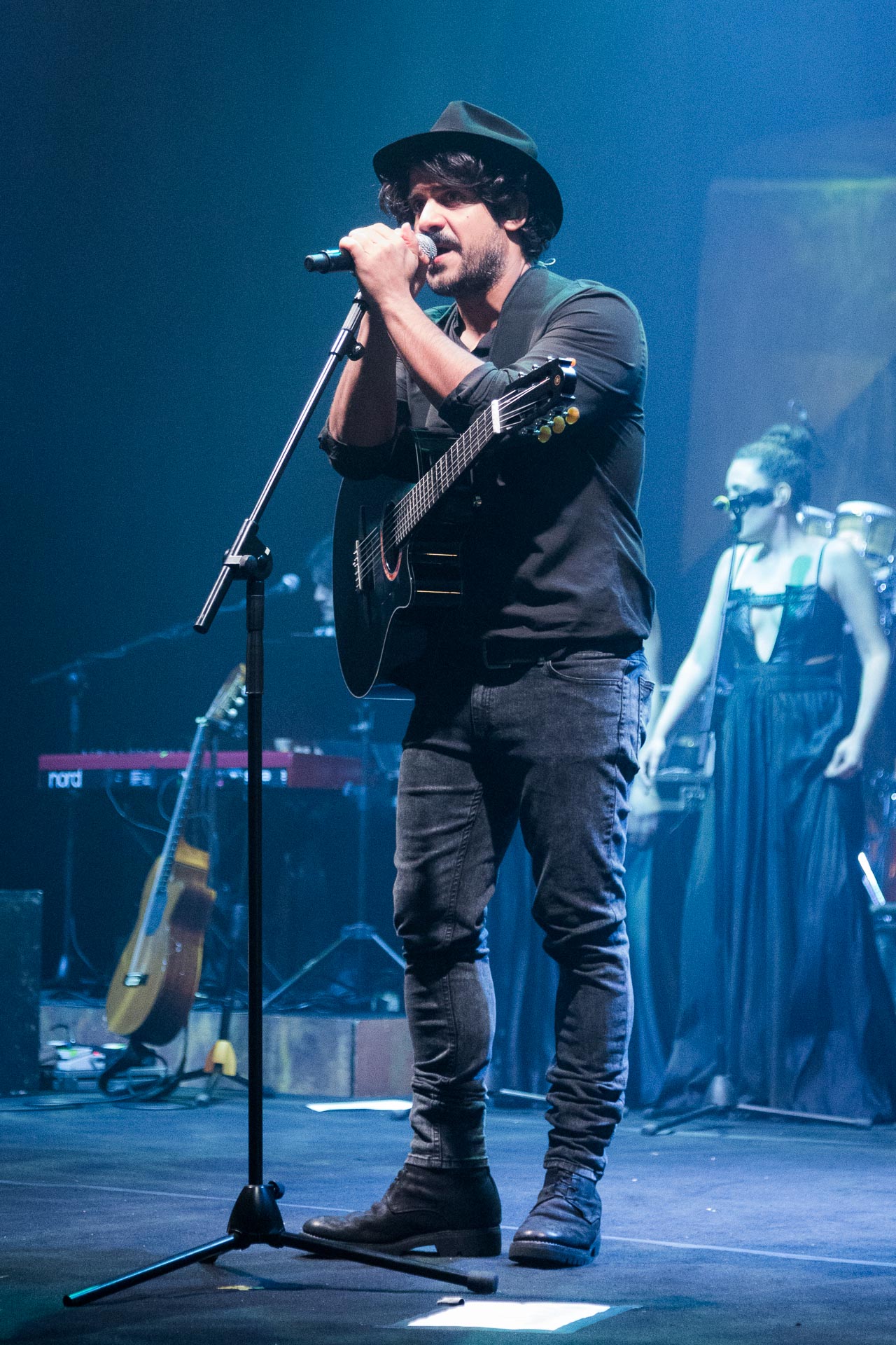 Alessandro Mannarino in concerto al Palameeting di Riva del Garda Apriti Cielo Tour