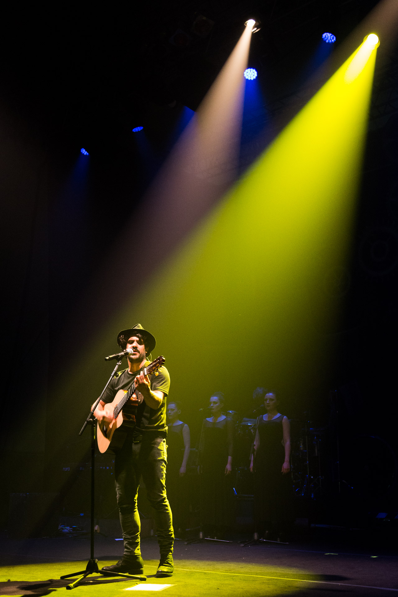 Alessandro Mannarino in concerto al Palameeting di Riva del Garda Apriti Cielo Tour