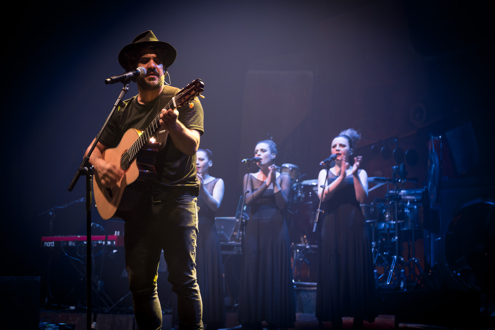 Alessandro Mannarino in concerto al Palameeting di Riva del Garda Apriti Cielo Tour